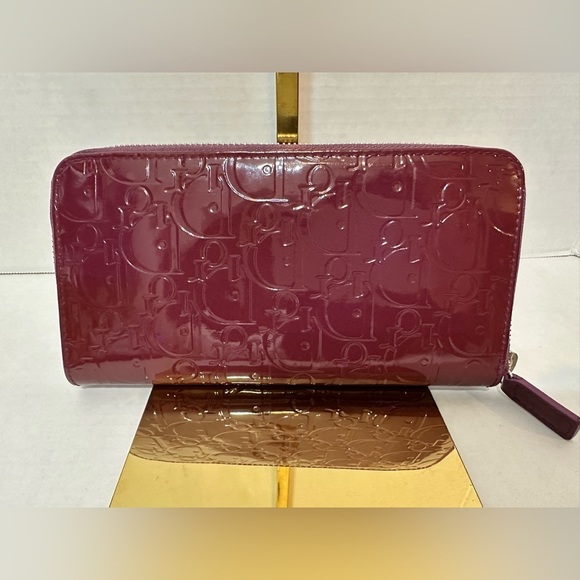 Authentic Dior Patent Trotter Long Zip Wallet on chain - Picture 3 of 10